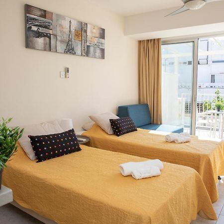 Harbour Lights Studio Apartments Paphos Buitenkant foto