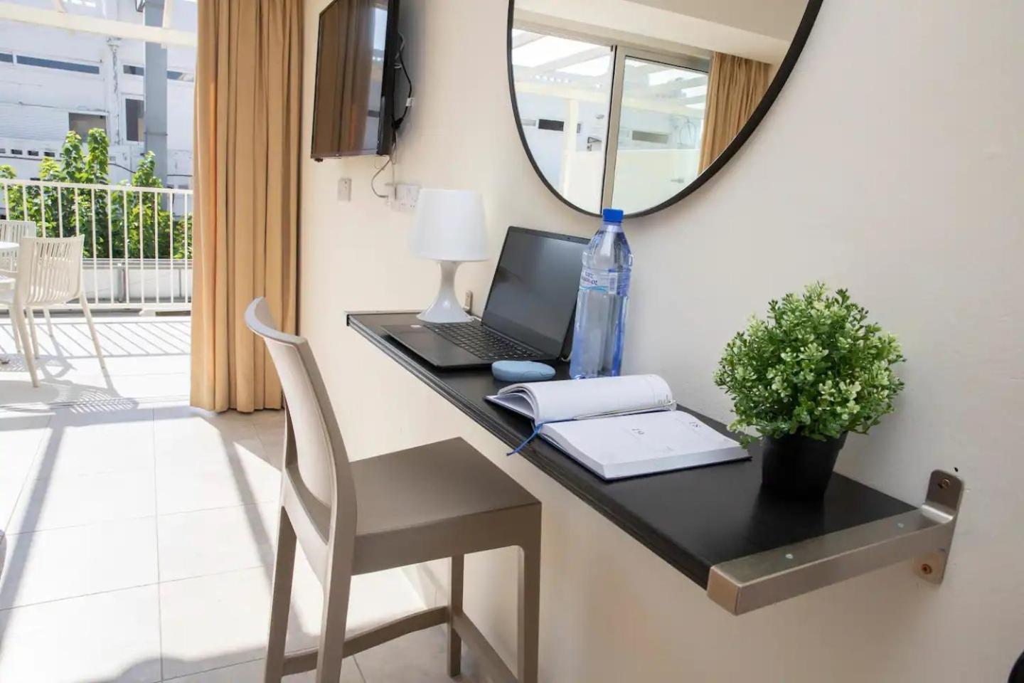 Harbour Lights Studio Apartments Paphos Buitenkant foto