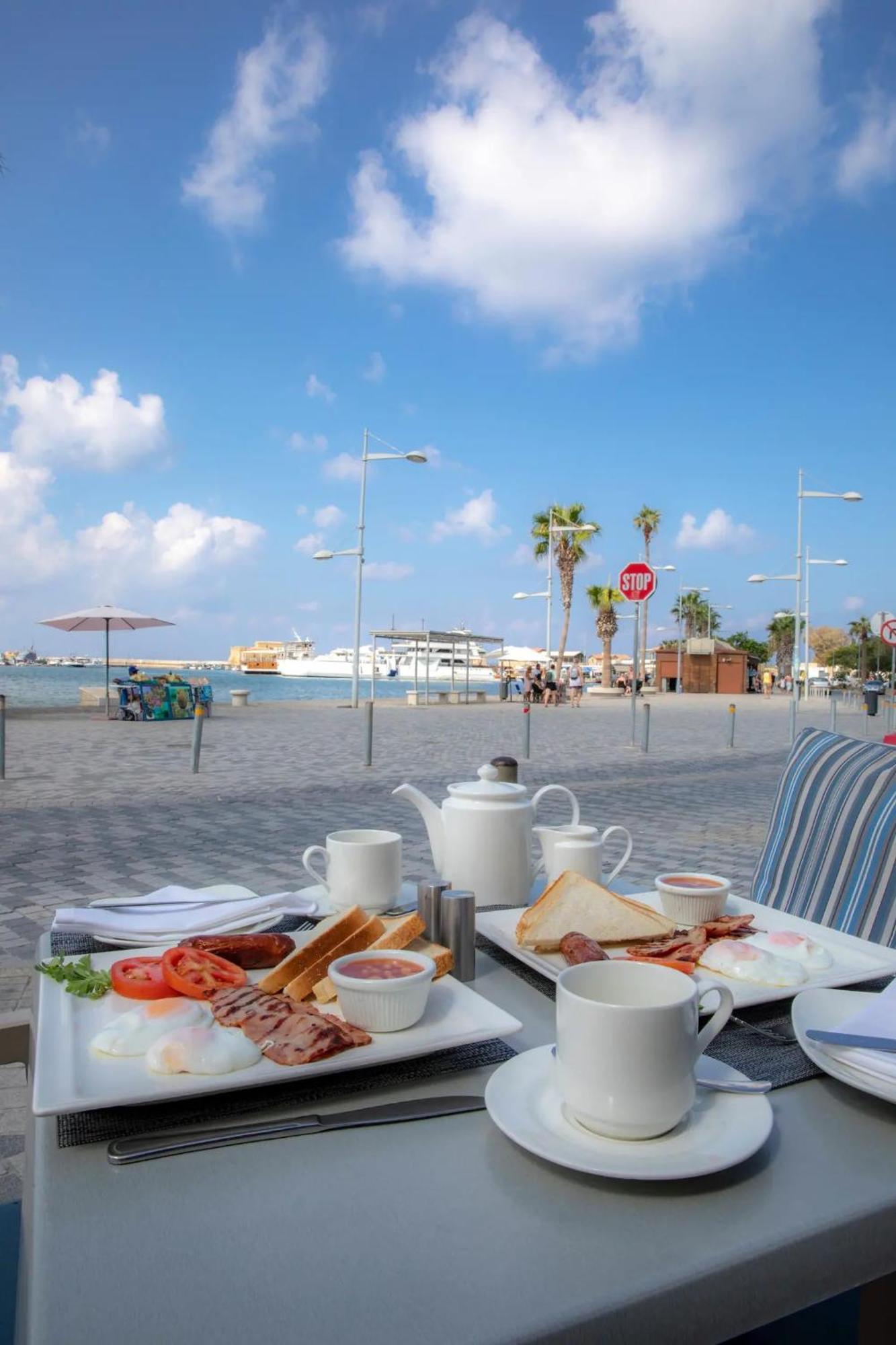 Harbour Lights Studio Apartments Paphos Buitenkant foto