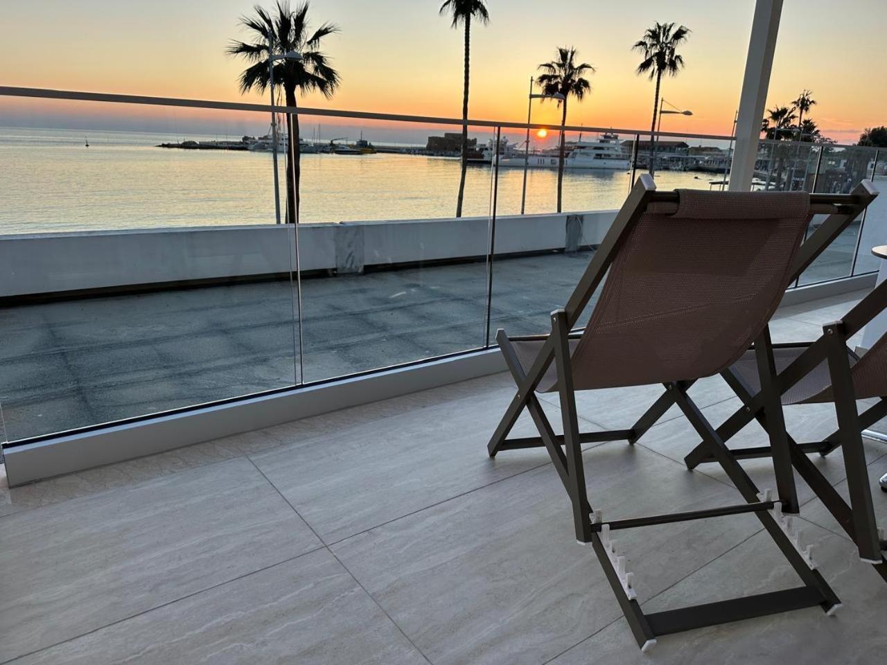 Harbour Lights Studio Apartments Paphos Buitenkant foto