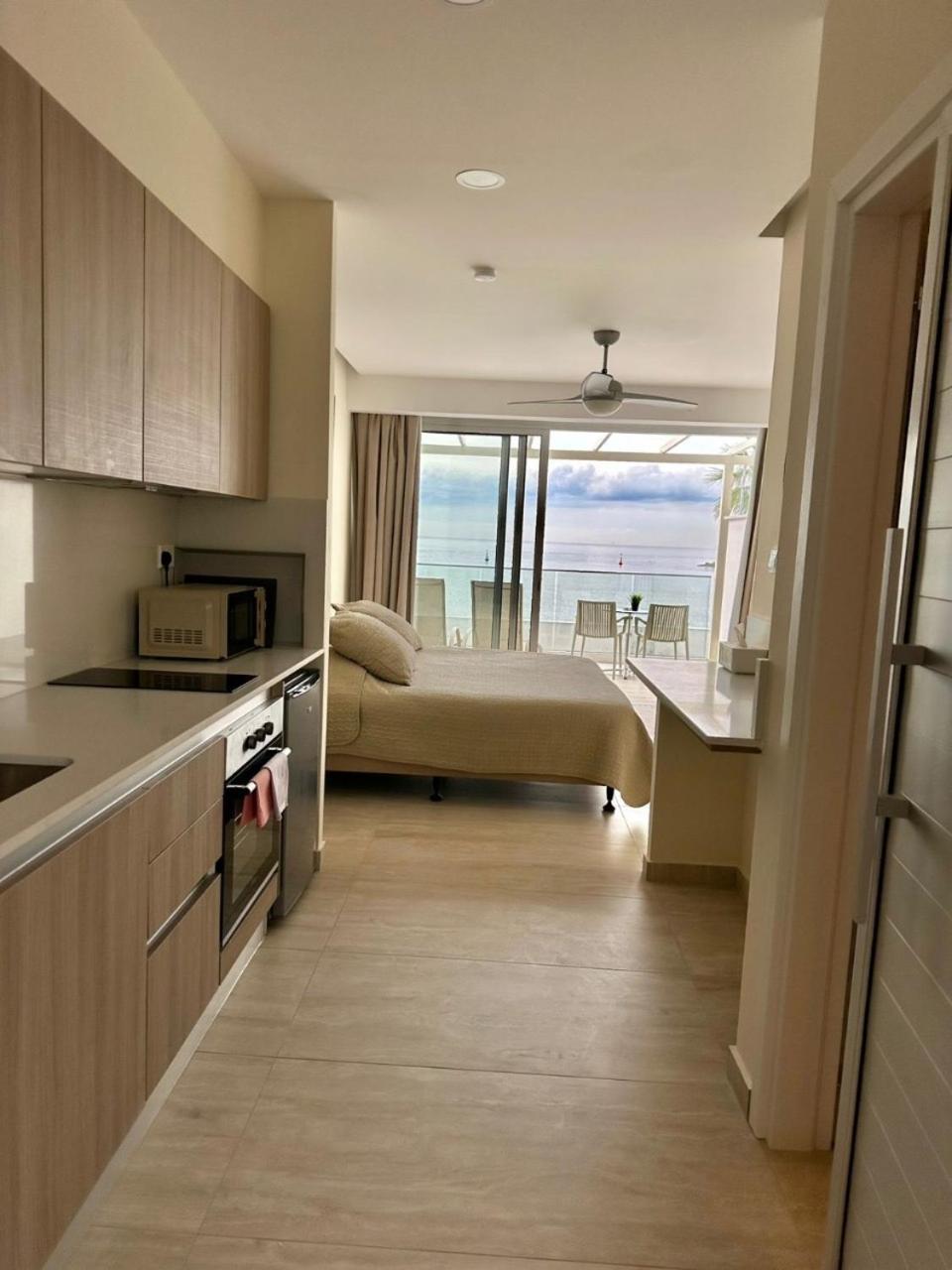 Harbour Lights Studio Apartments Paphos Buitenkant foto