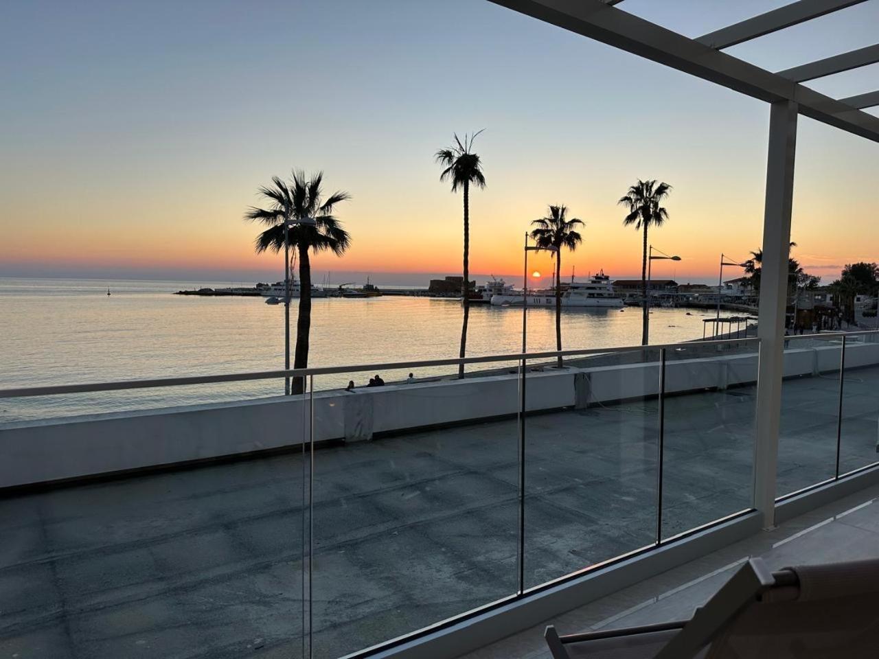 Harbour Lights Studio Apartments Paphos Buitenkant foto