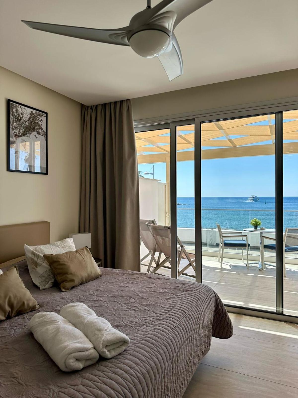 Harbour Lights Studio Apartments Paphos Buitenkant foto