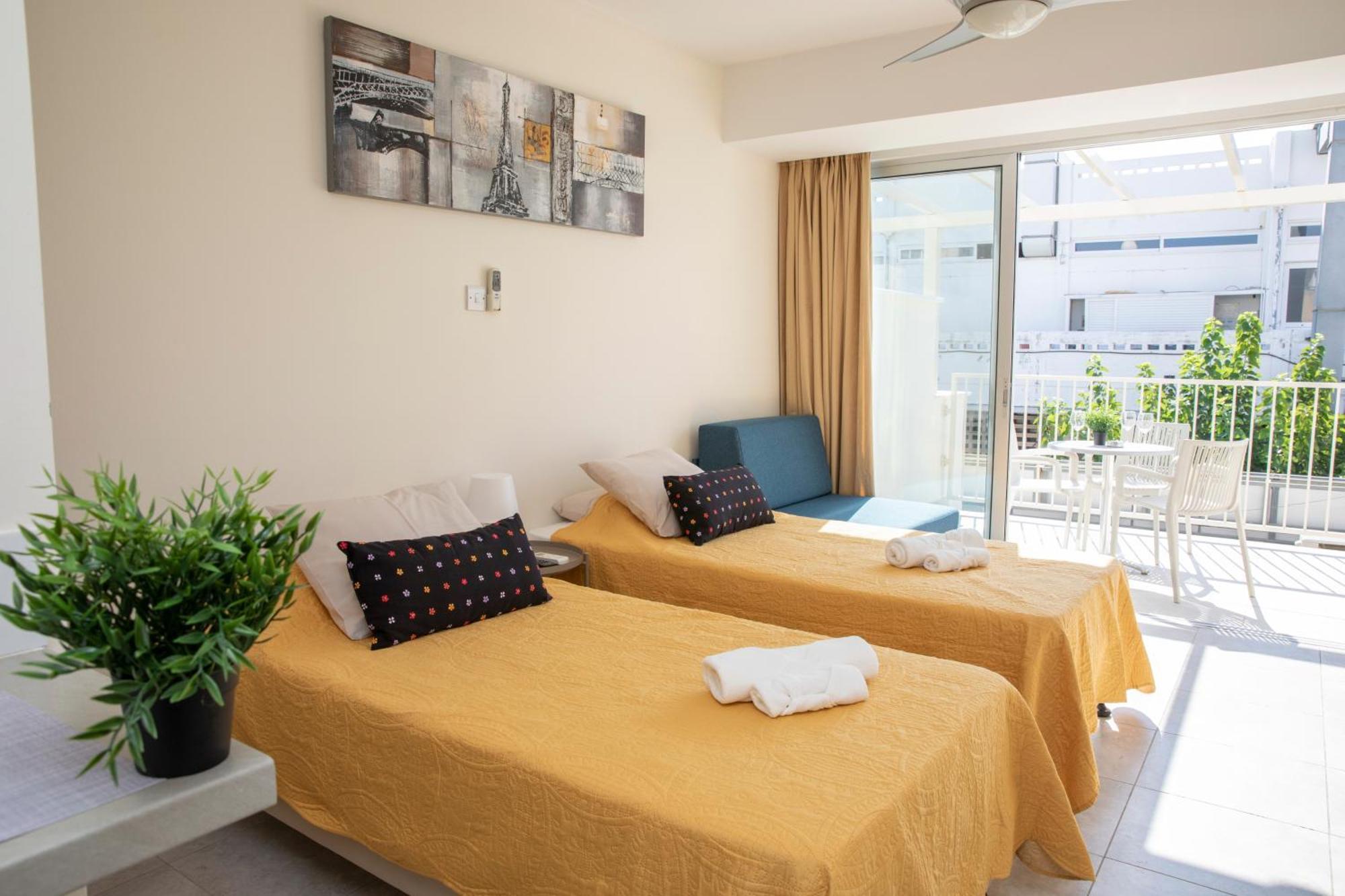 Harbour Lights Studio Apartments Paphos Buitenkant foto