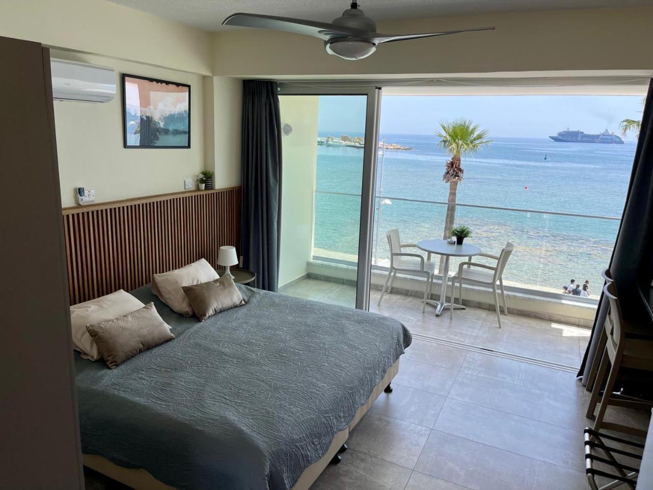 Harbour Lights Studio Apartments Paphos Buitenkant foto