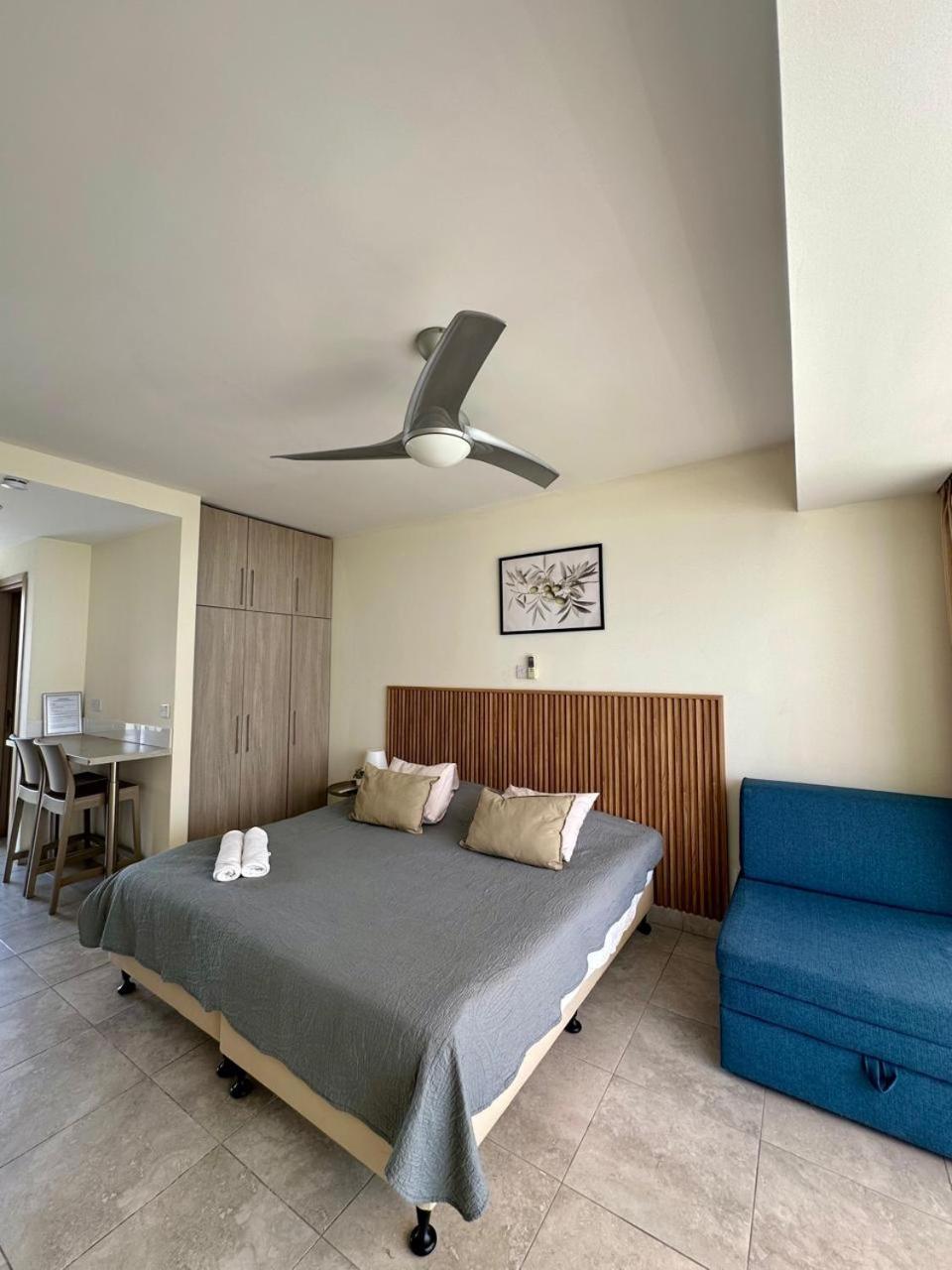 Harbour Lights Studio Apartments Paphos Buitenkant foto